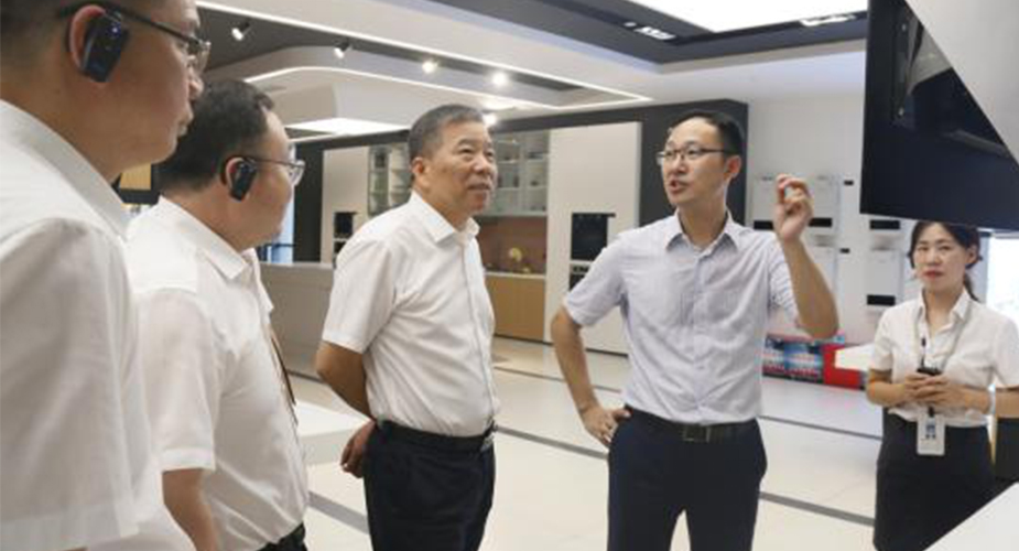 中天控股集团楼永良董事长一行莅临威廉希尔参观考察！